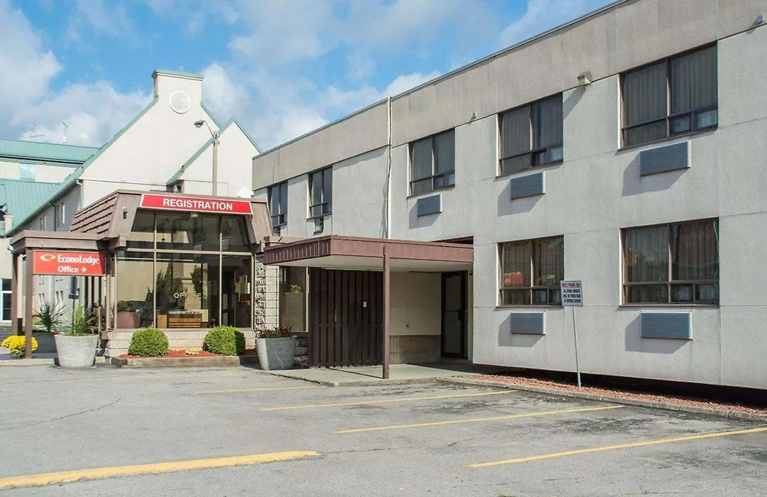 Econo Lodge By The Falls-1
