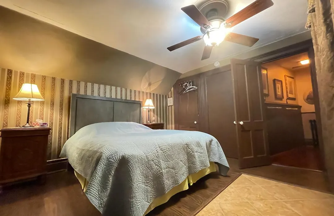 The Red Star Room D-1