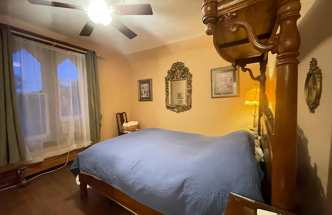 The Red Star Room B-1