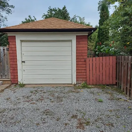 Entire 2Nd Floor, Private Entrance, 3Bds & 2Baths, Niagara Falls-3