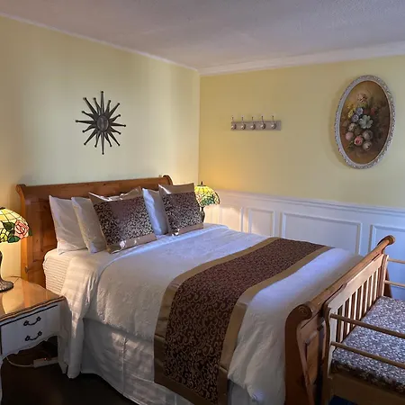 Blue Gables Bed&Breakfast-3